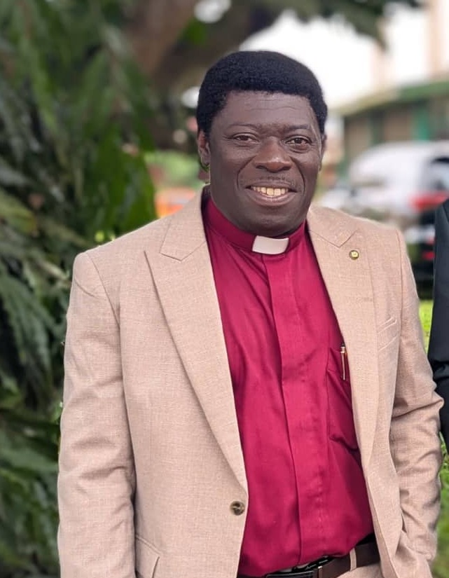 Rev. Bossman Counsels Candidates for Commissioning